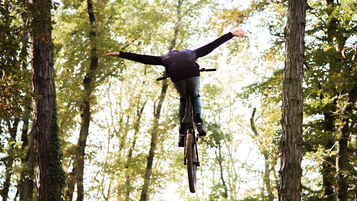 Jonas Salamon no hands MTB