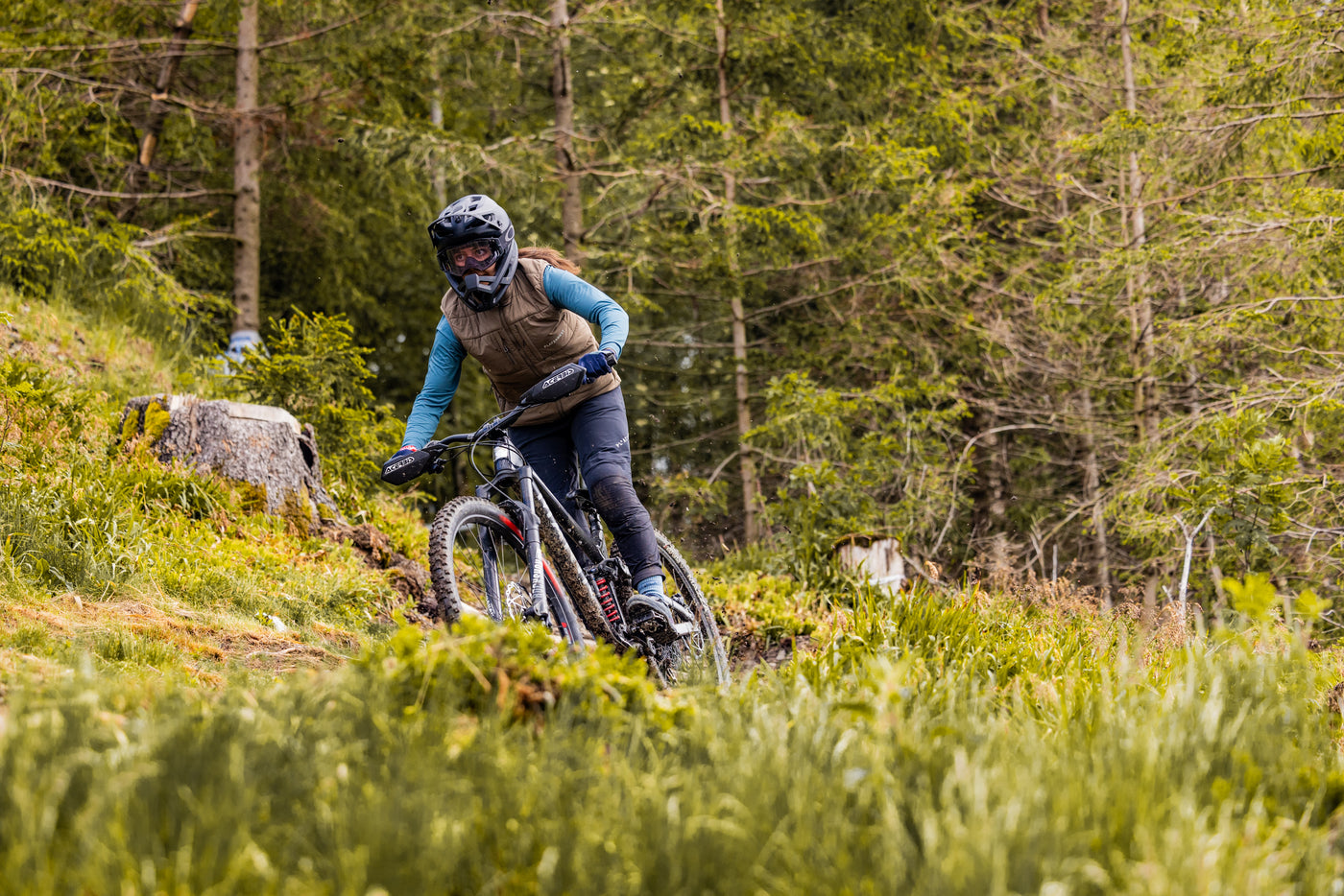 Lotta Weinmann auf dem Trail