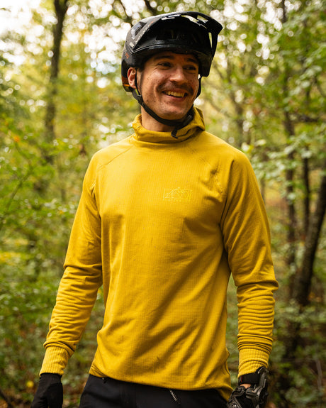 Man in gelben MTB Thermo Pullover